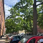 Schoenes, Zentral Gelegenes Kulturzimmer *