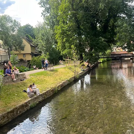 Schoenes, Zentral Gelegenes Kulturzimmer *