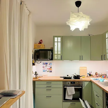 Schoenes, Zentral Gelegenes Kulturzimmer ホームステイ